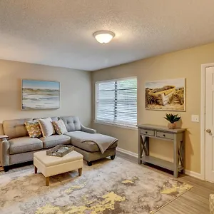 #111 Elaborate Ideal Location 2brm/2 Parking Hilton Head Island